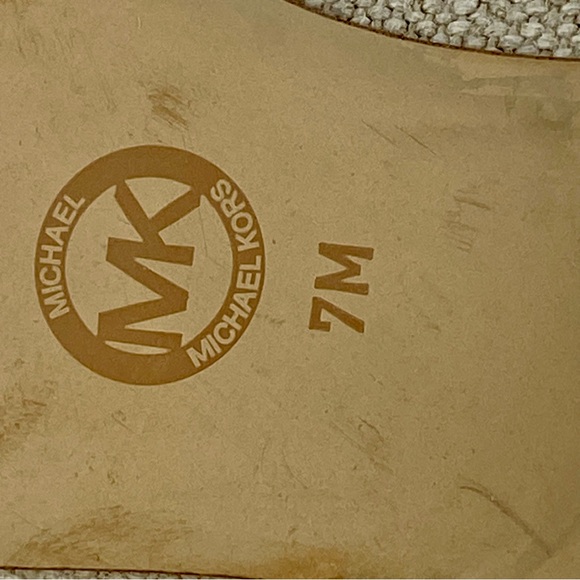 Michael Kors Dylyn MK Logo Ballet Flats. Size: 7M Color: Brown/Beige - Picture 6 of 8